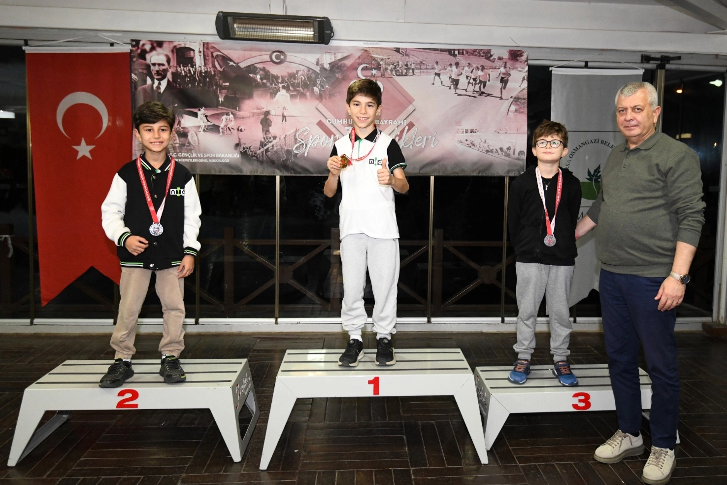 Bursa Osmangazi’de satranç ustaları kupalandı