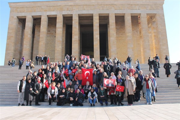 Bursalı emekliler Ankara’da tarihi yolculuğa çıktı