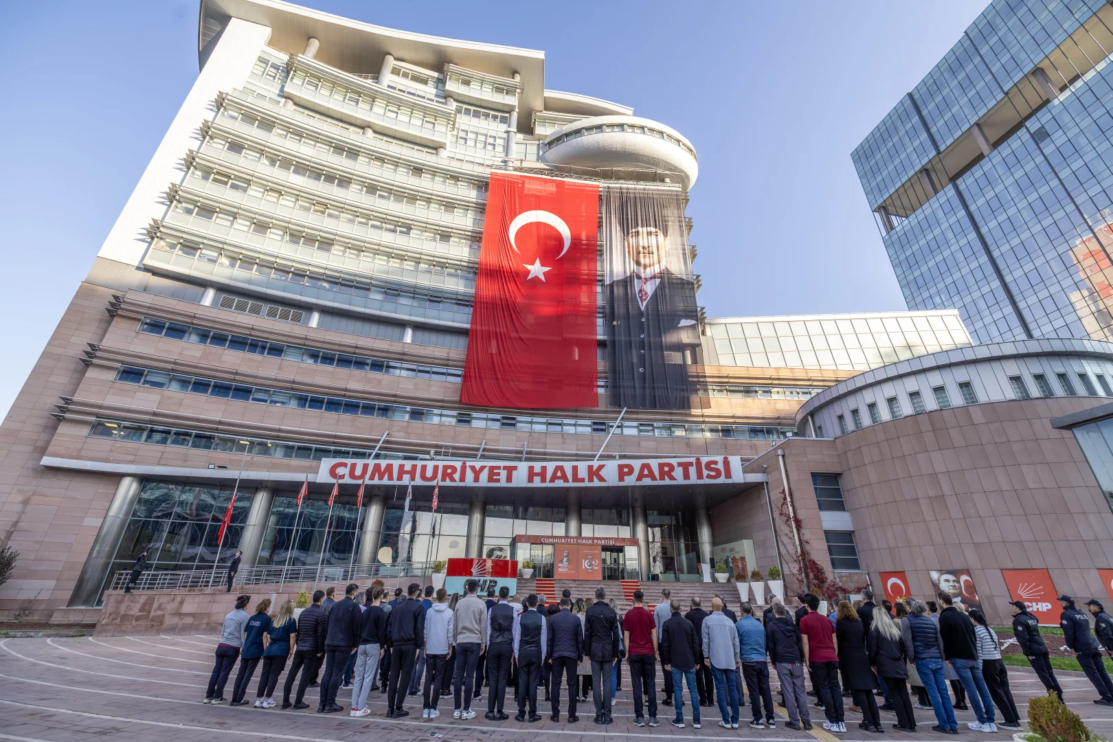 Büyük Önder Atatürk için CHP'de anma töreni düzenlendi