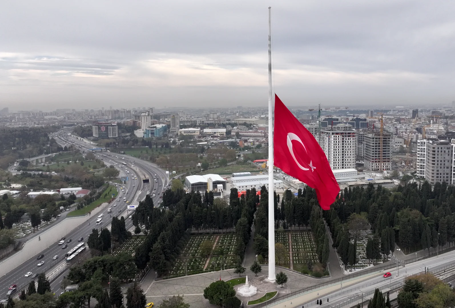 Büyük Önder Atatürk'ü anıyoruz