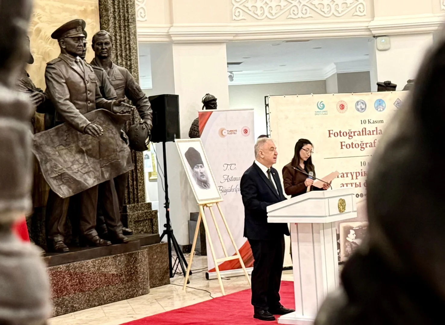 Büyük Önder Atatürk'ün ebediyete intikalinin 87. yılı dolayısıyla Kazakistan'da fotoğraf sergisi açıldı