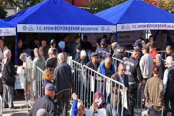 Büyükşehir’in ürettiği fideler Yenipazarlılara dağıtıldı