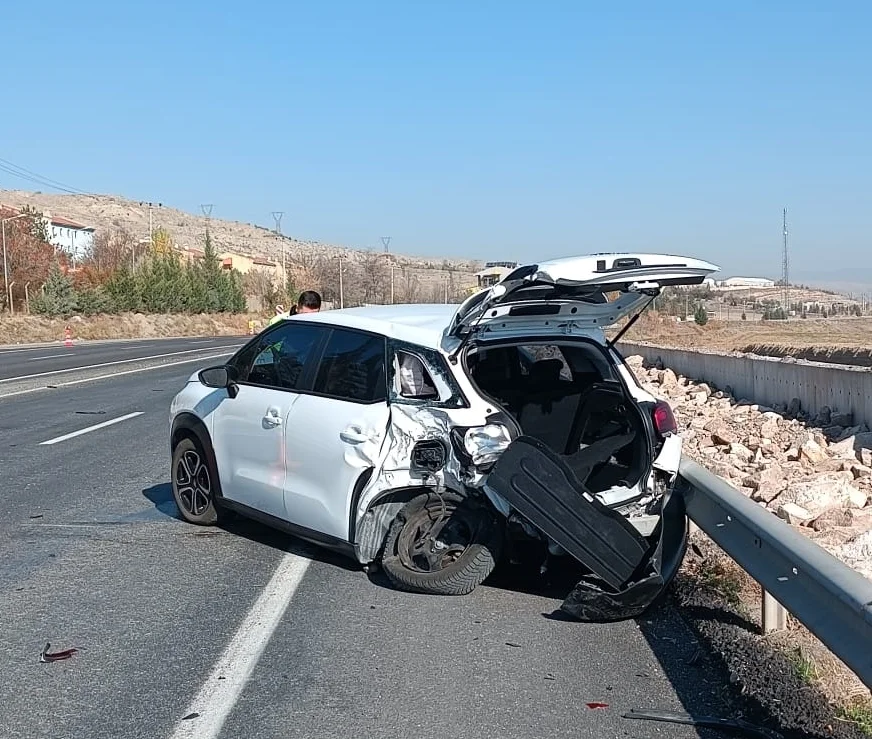 Çankırı'da ambulans ile otomobilin çarpıştığı kazada 1 kişi yaralandı