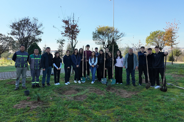 Çayırovalı öğrenciler, fidanları toprakla buluşturdu