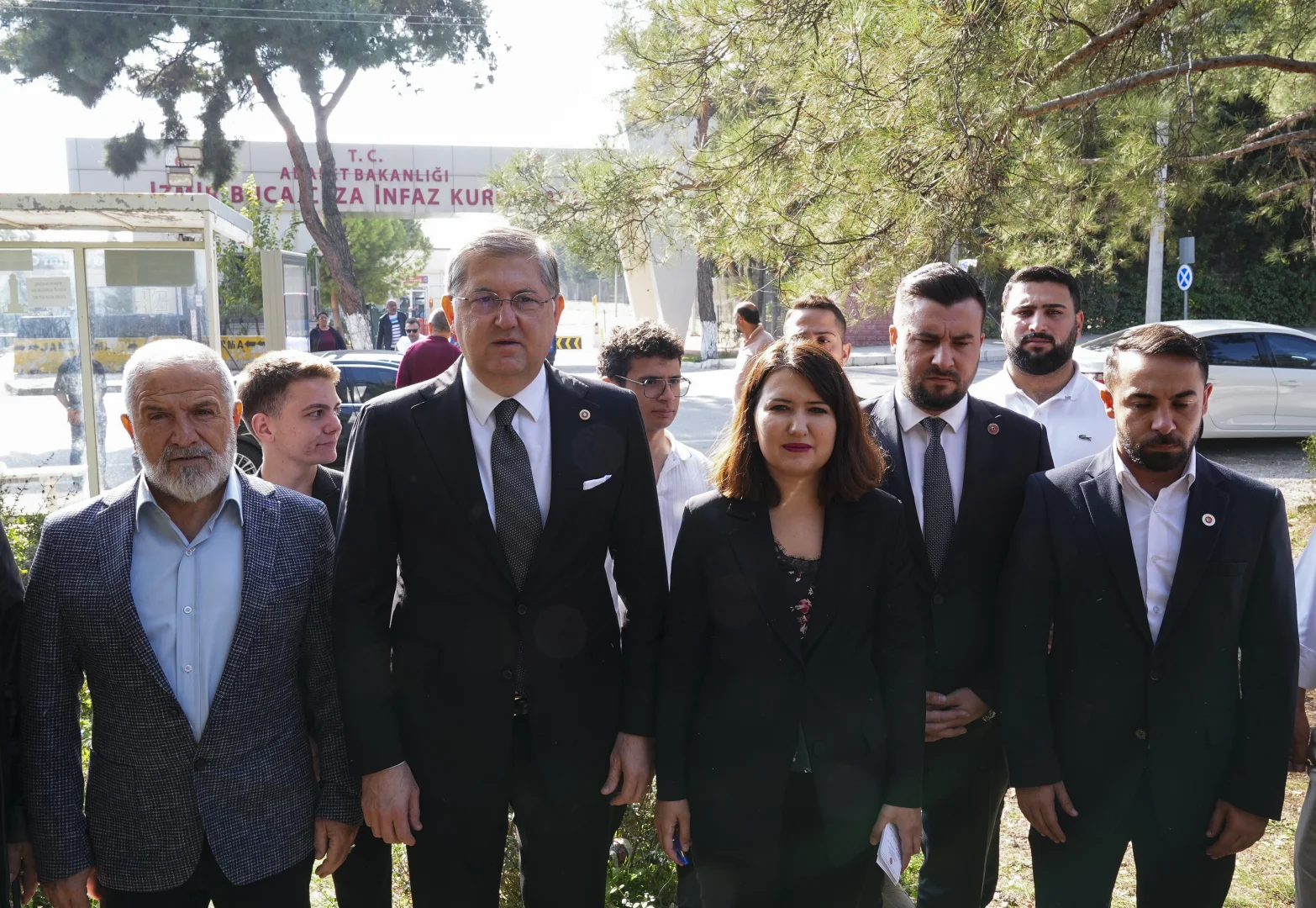 CHP Genel Başkan Yardımcısı Gökçen İzmir'de tutuklu partilileri ziyaret etti