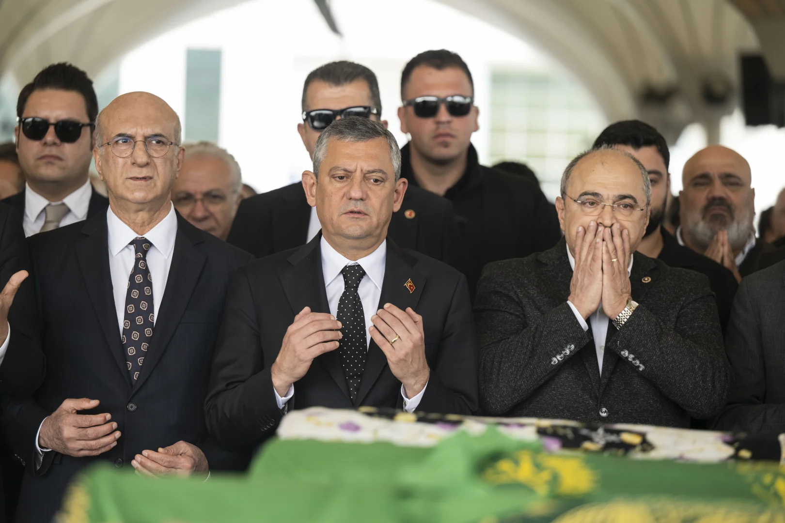 CHP Genel Başkanı Özel, 27. Dönem Milletvekili Aydoğan'ın annesinin cenaze törenine katıldı