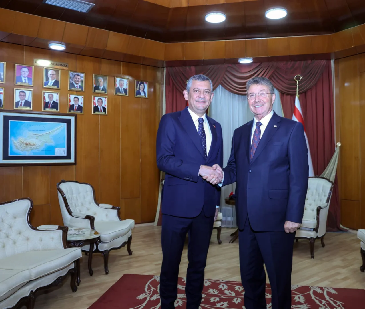 CHP Genel Başkanı Özel, KKTC Başbakanı Üstel'i ziyaret etti