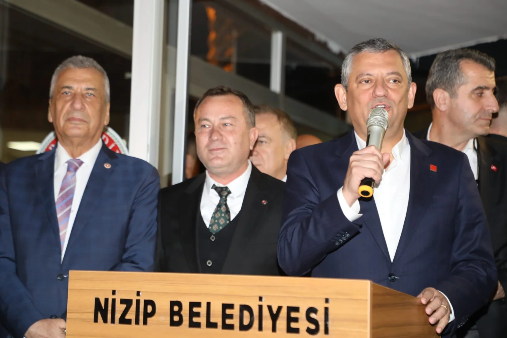 CHP Genel Başkanı Özel, Nizip Belediyesi'ni ziyaret etti