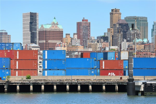 Çin, ABD ürünlerine yönelik bazı ek gümrük vergilerini askıya almaya devam edecek