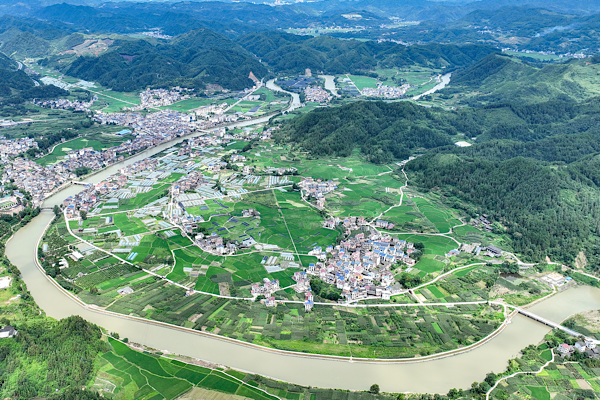 Çin’de kırsal kesimde kişi başına düşen harcanabilir gelir yüzde 6 arttı
