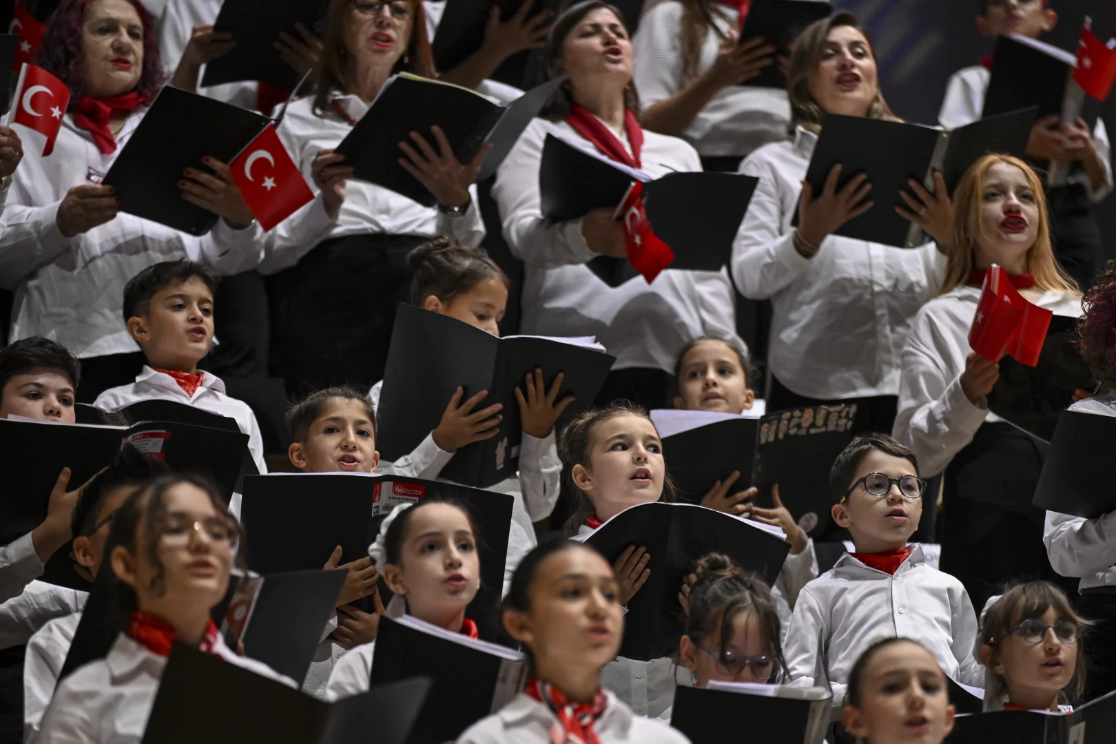 CSO ile Devlet Çoksesli Korosu "Cumhuriyet Bayramı Özel Konseri" verdi