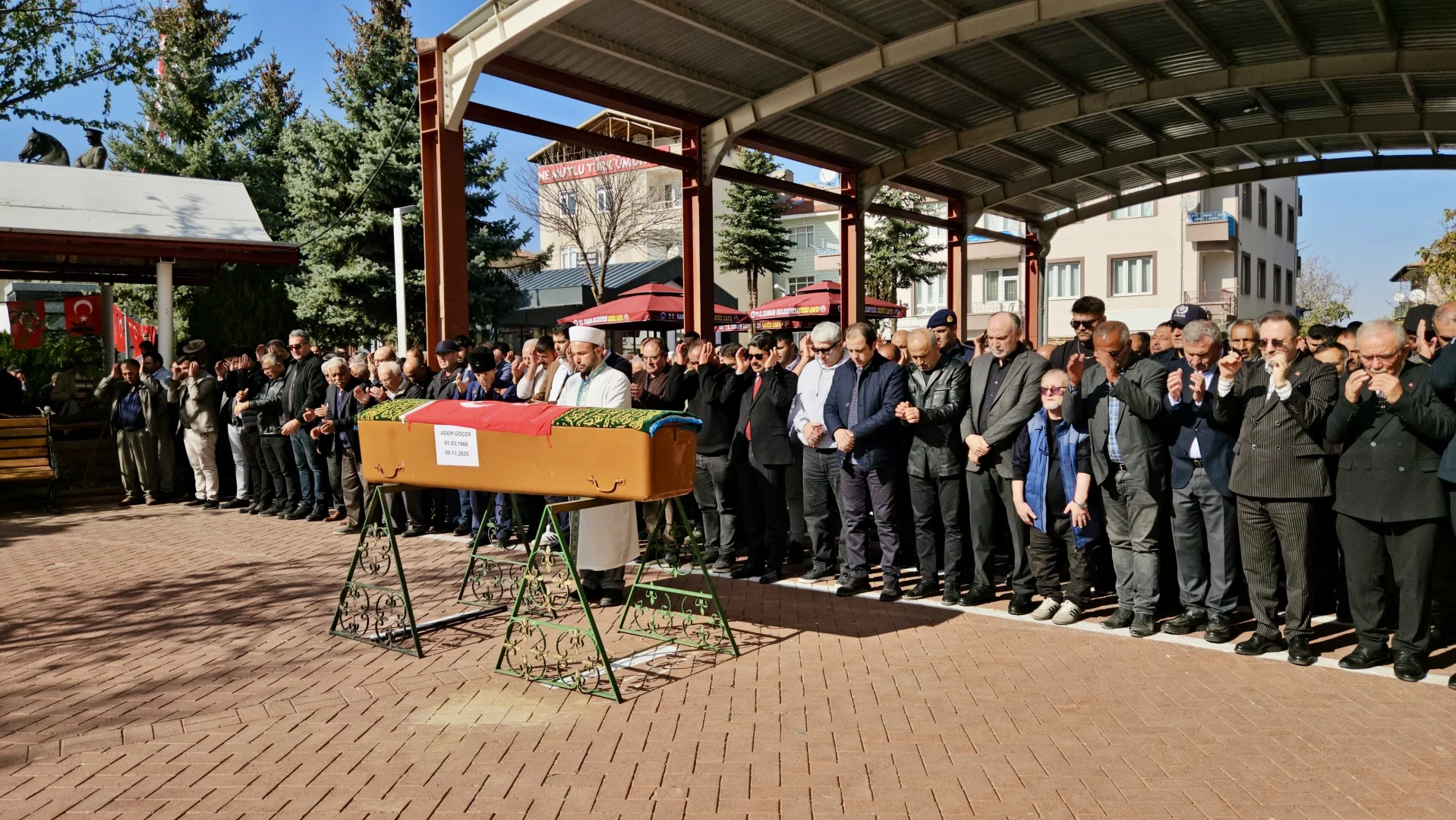 "Davulun efsanesi" Adem Göçer'in cenazesi memleketi Kırşehir'de defnedildi
