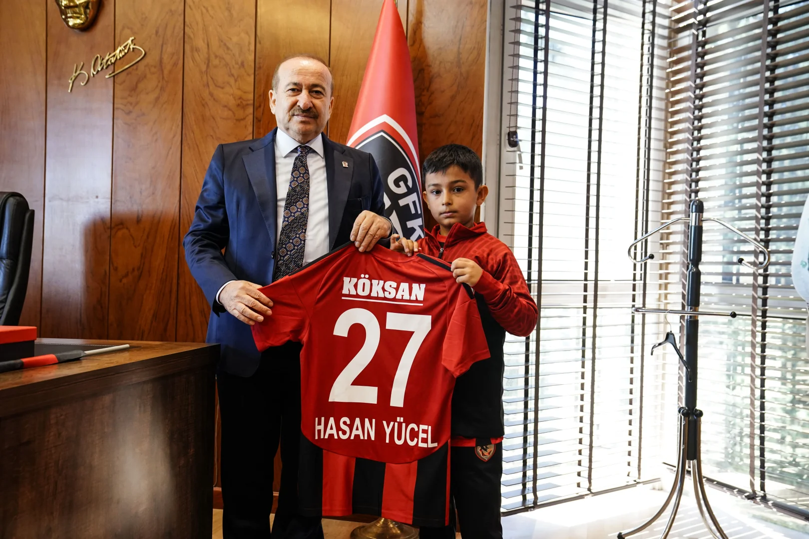 Depremzede Hasan Yücel, Gaziantep FK tesislerinde ağırlandı