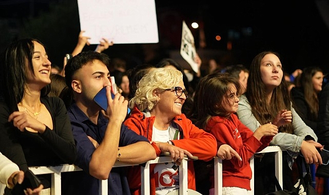 Didim’de Cumhuriyet Coşkusu: Didimliler Meydanı Doldurarak Bayramı Kutladı