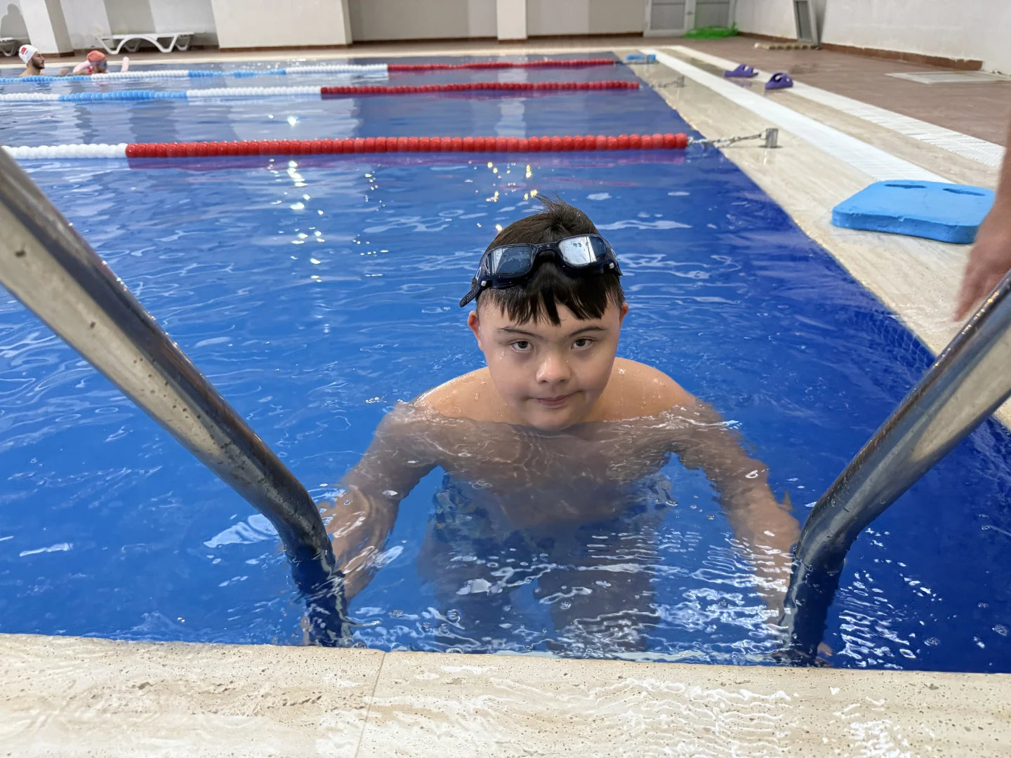 Down sendromlu Kayra, 6 yıldır mutluluğa kulaç atıyor