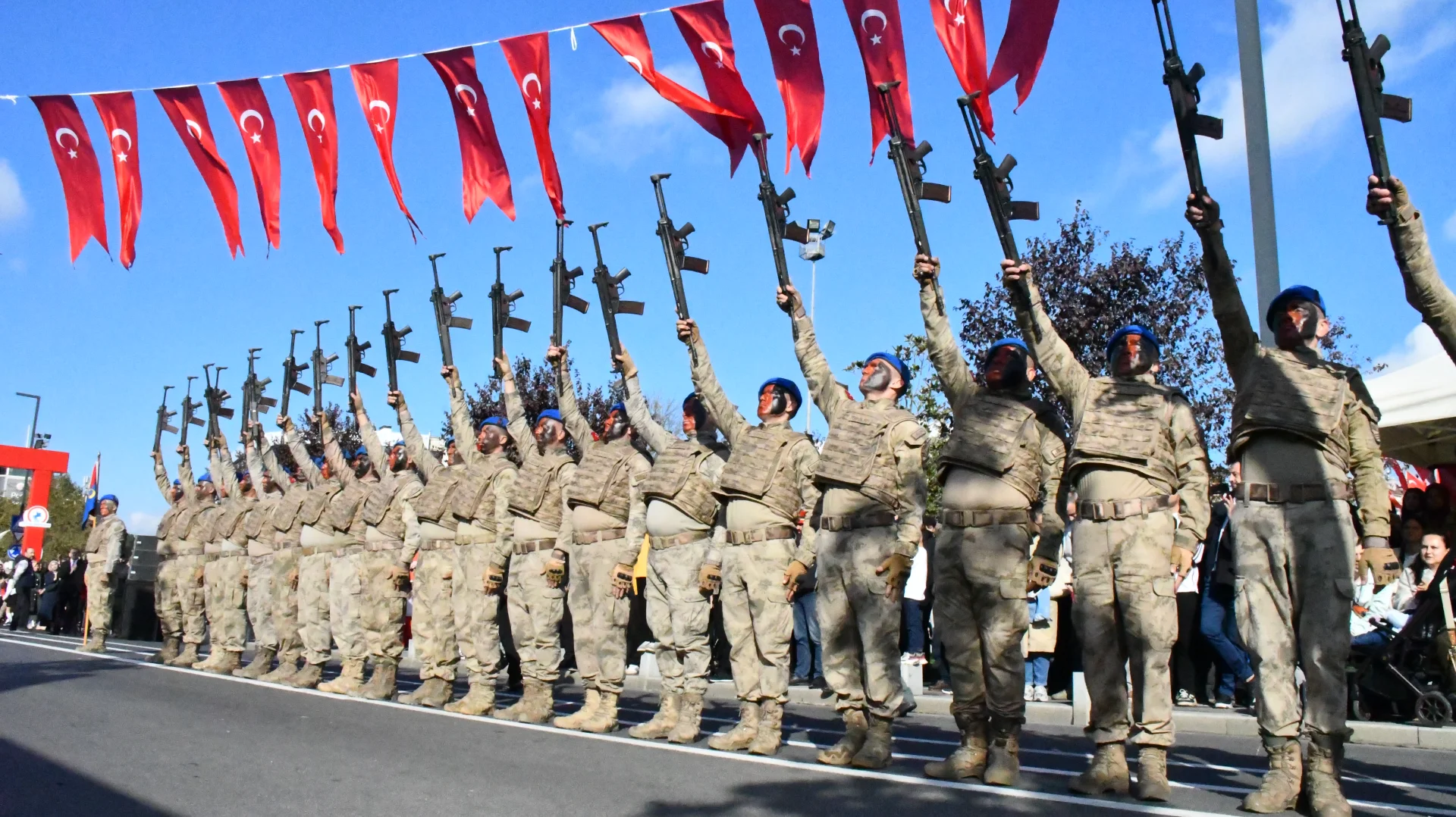 Düzce'de Cumhuriyet'in 102. yıl dönümü kutlanıyor