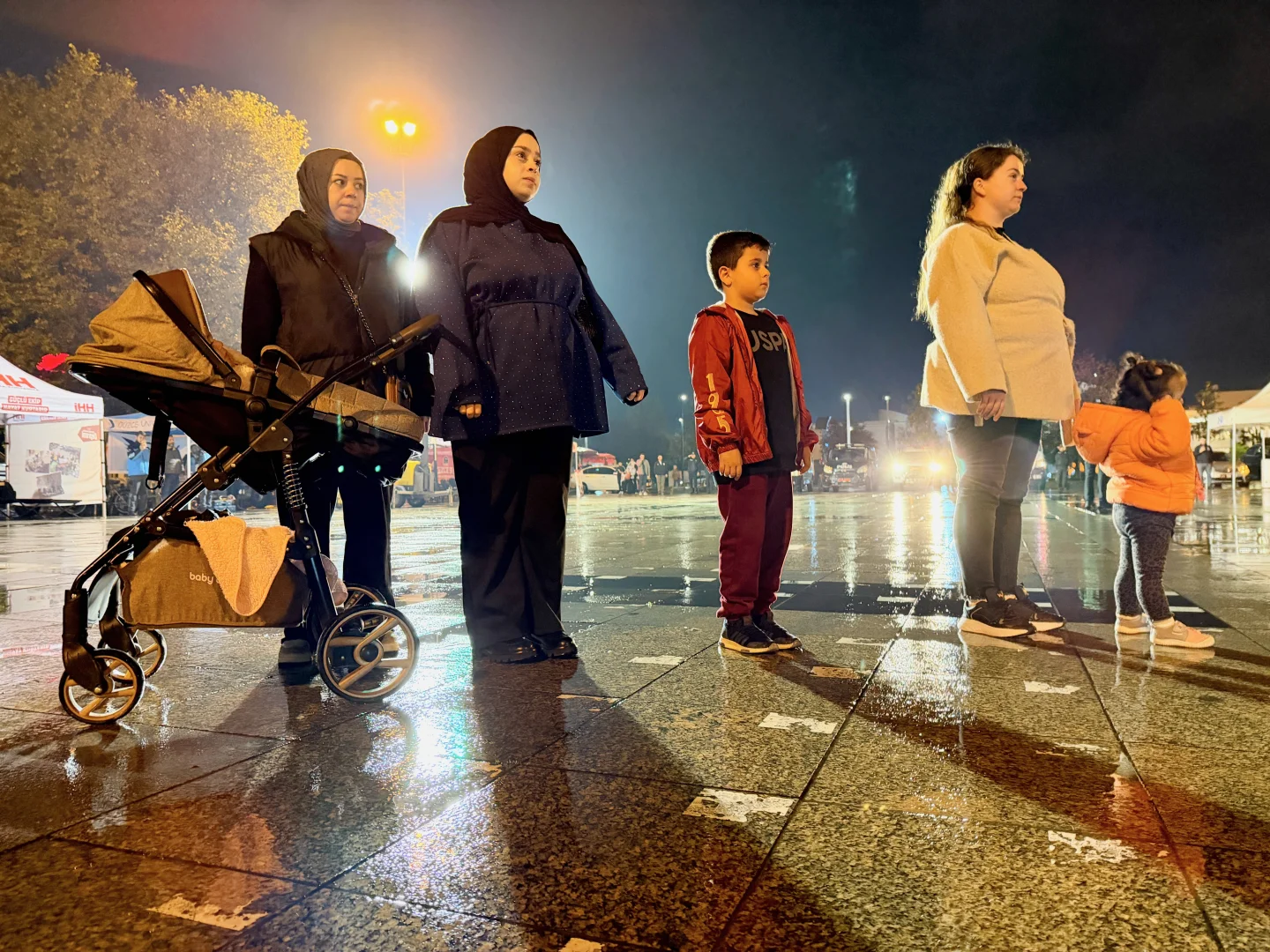 Düzce'de deprem şehitleri 45 saniyelik saygı duruşuyla anıldı