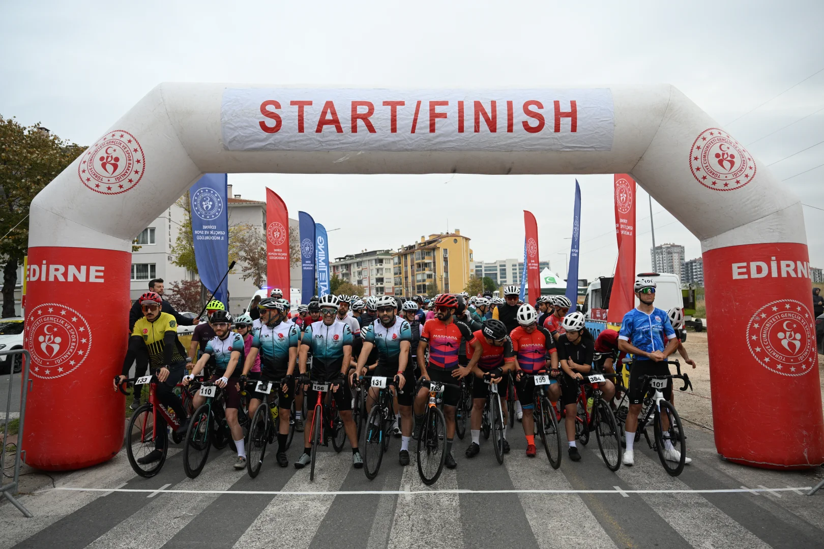 Edirne'de 16. Cumhuriyet Kupası Bisiklet Yol Yarışı düzenlendi