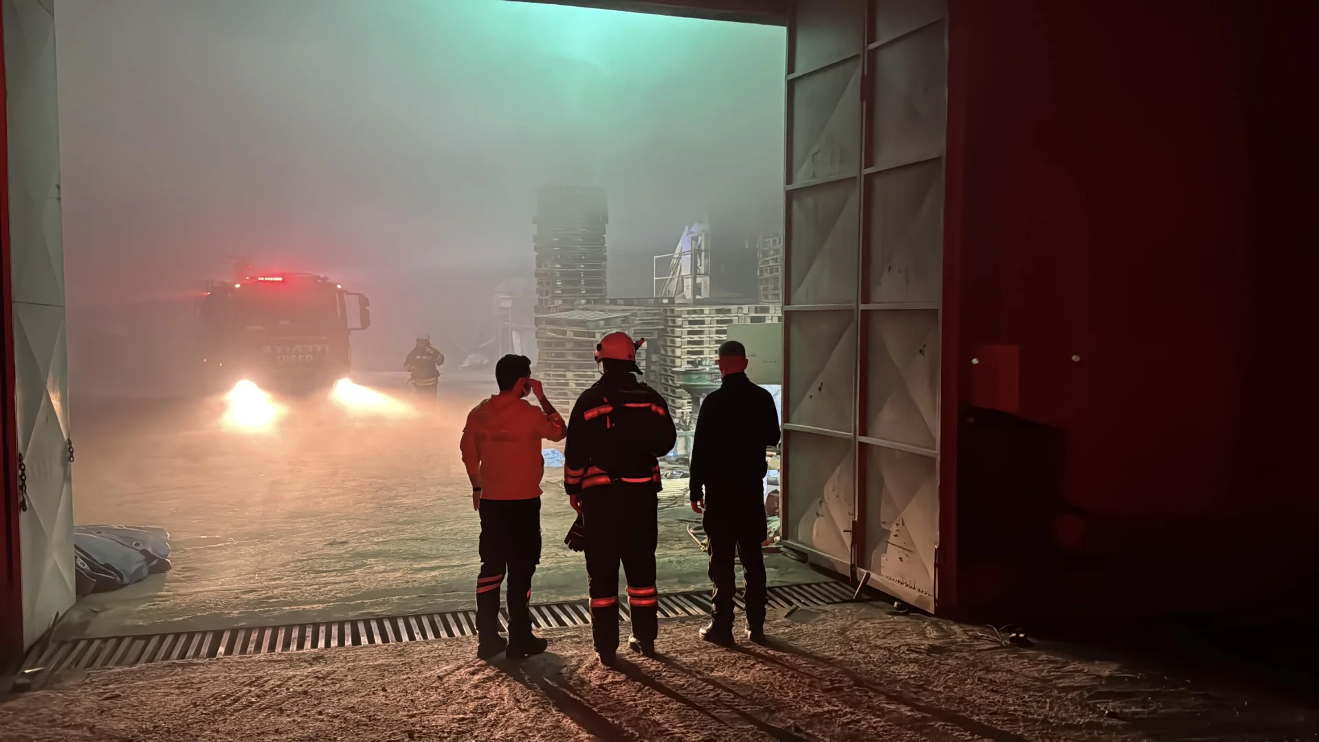 Edirne'de palet fabrikasında çıkan yangın söndürüldü
