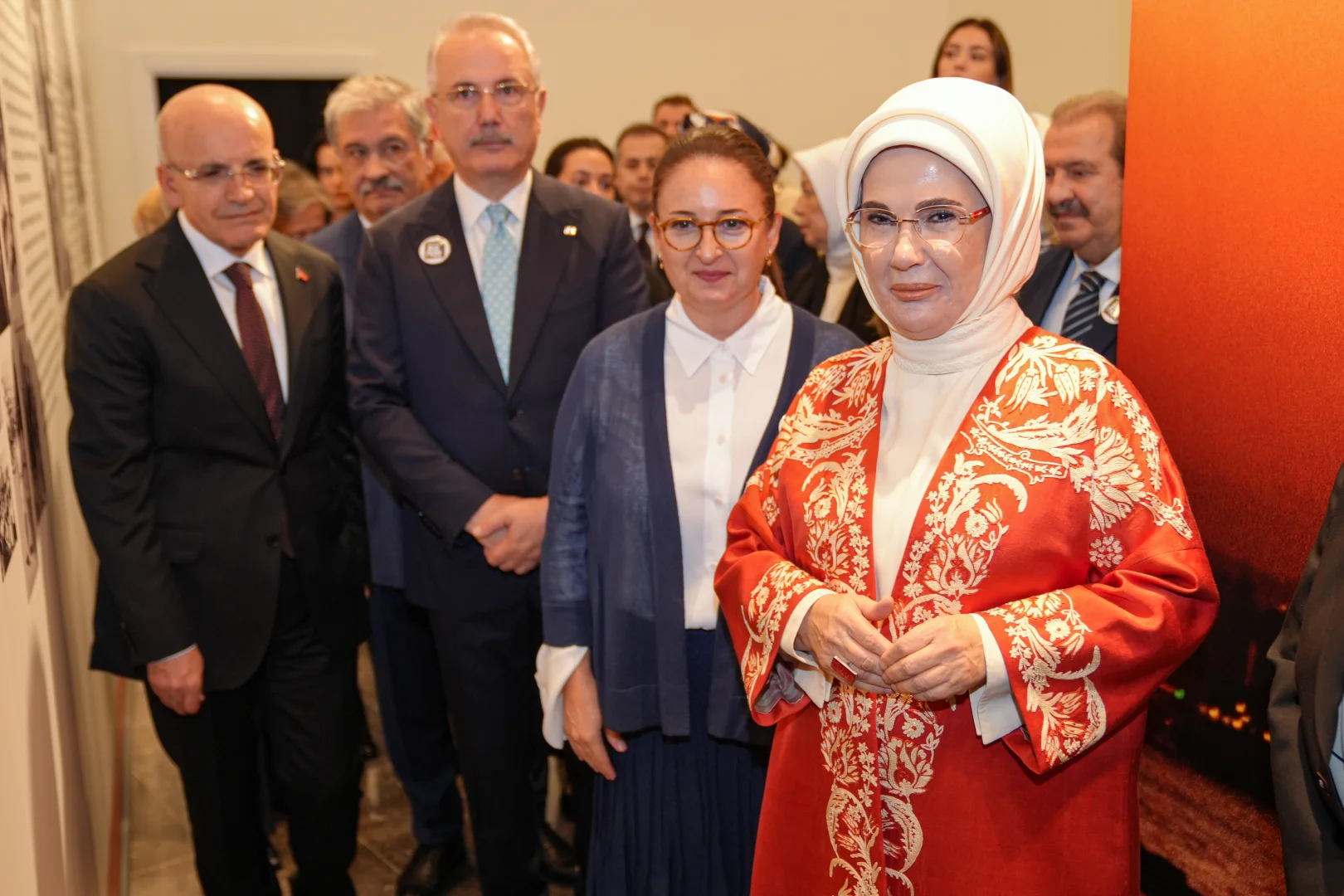 Emine Erdoğan, VakıfBank Sanat Galerisi'nin açılışına katıldı