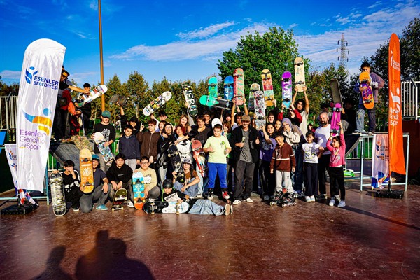 Esenler'de Ahmet Munguzzi Kaykay Turnuvası düzenledi