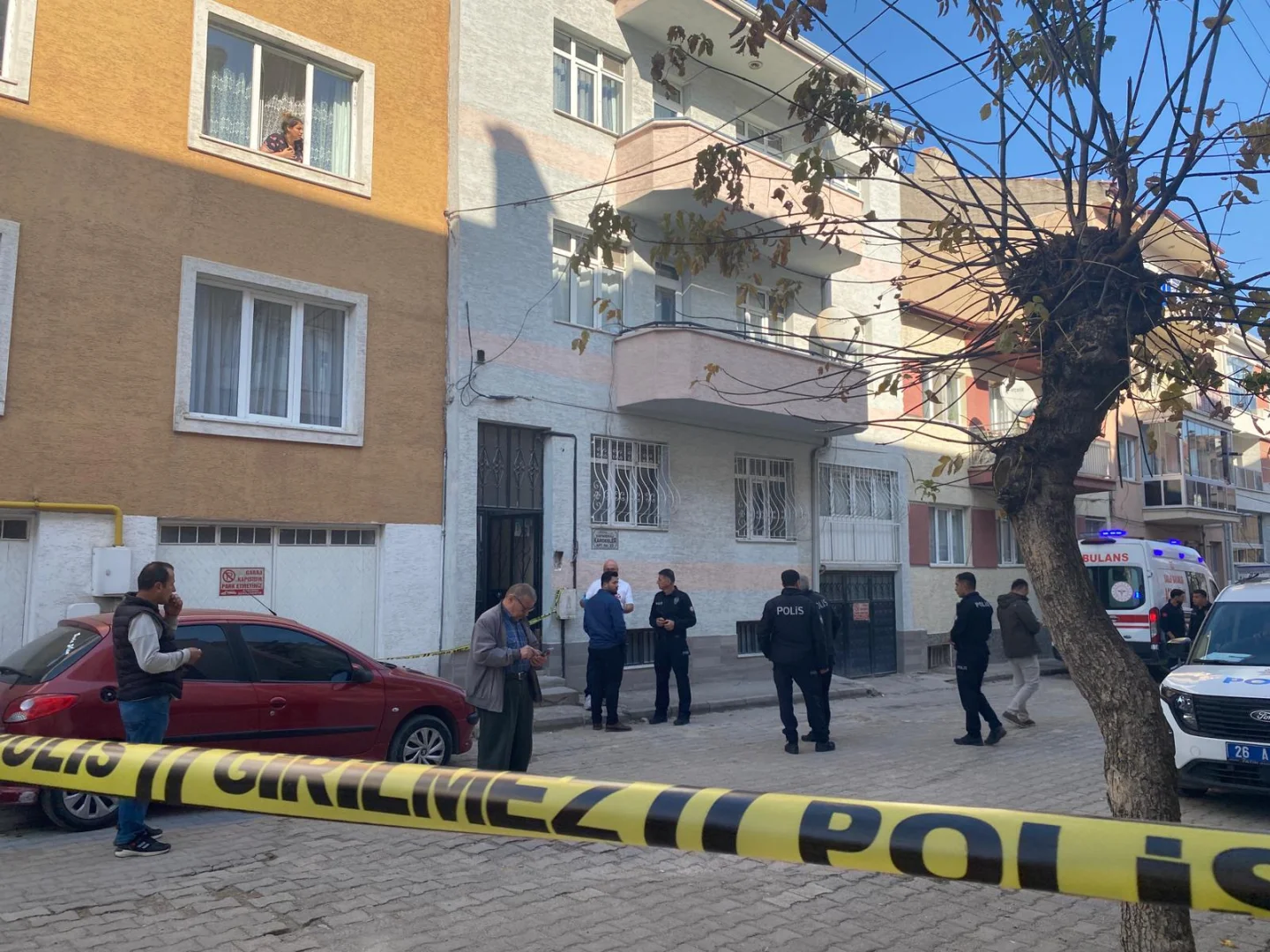 Eskişehir'de boğazında bıçak yarası olan bir kadın evinde ölü bulundu