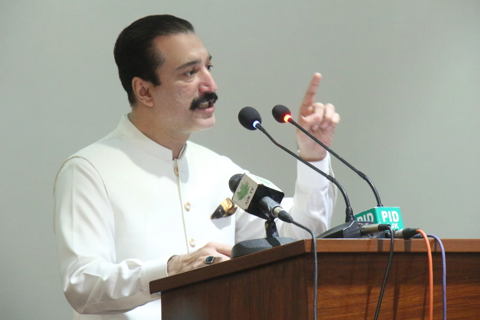 Faisal Mumtaz Rathore Azad Keşmir’de başbakanlık görevine başladı