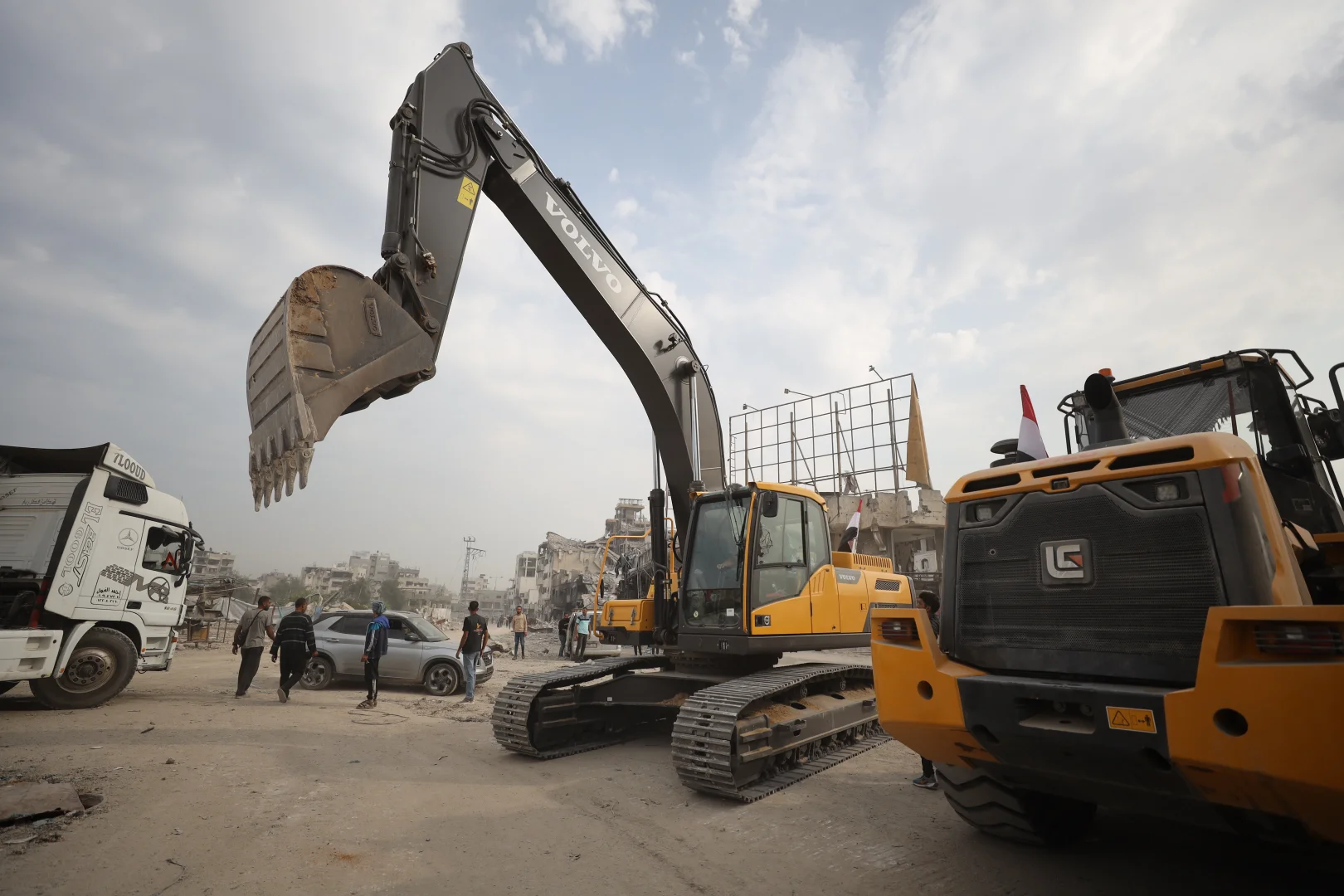 Gazze'de İsrailli esirlerin cesetlerini arama çalışmaları sürüyor