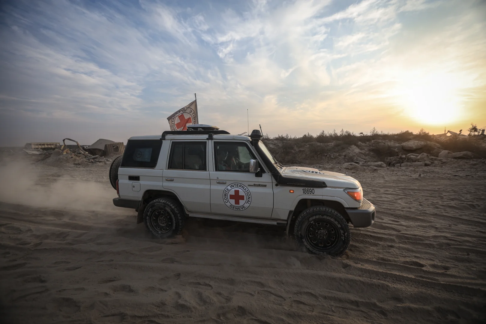 Gazze’de İsrailli esirlerin cesetlerini arama çalışmaları sürüyor