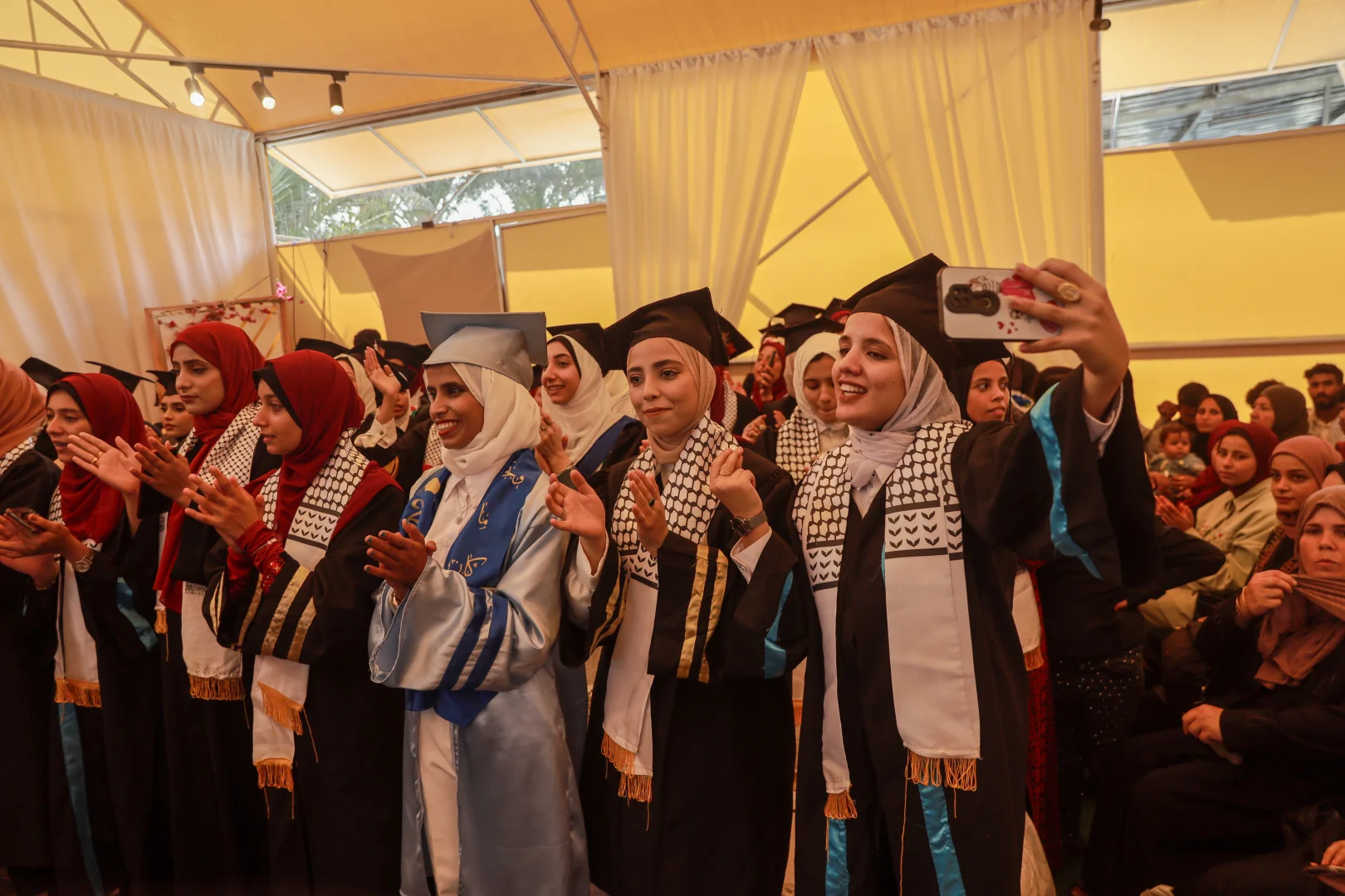 Gazze’de savaşın ardından ilk mezuniyet töreni