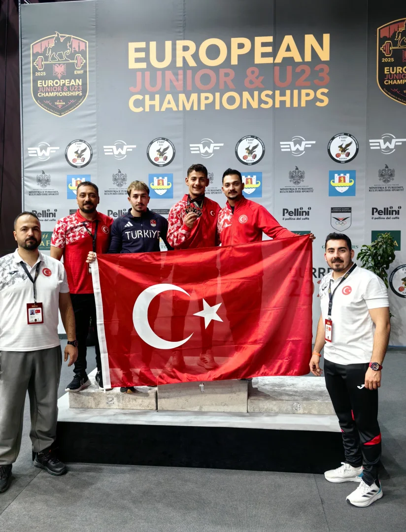 Genç milli halterci Engin Kara, Avrupa Şampiyonası'nda 2 bronz madalya kazandı