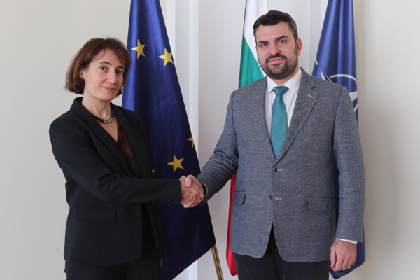 Georgiev, Fransız Büyükelçi Dumoulin ile bir araya geldi