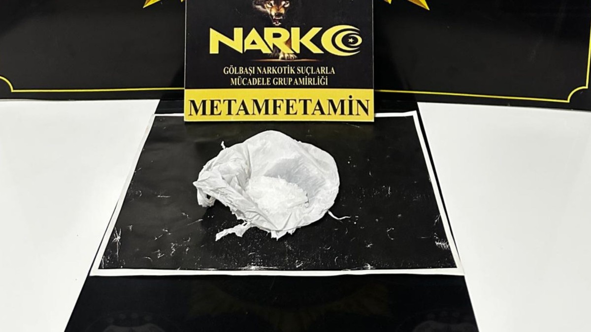 Gölbaşı’nda şüpheli araçta uyuşturucu ele geçirildi