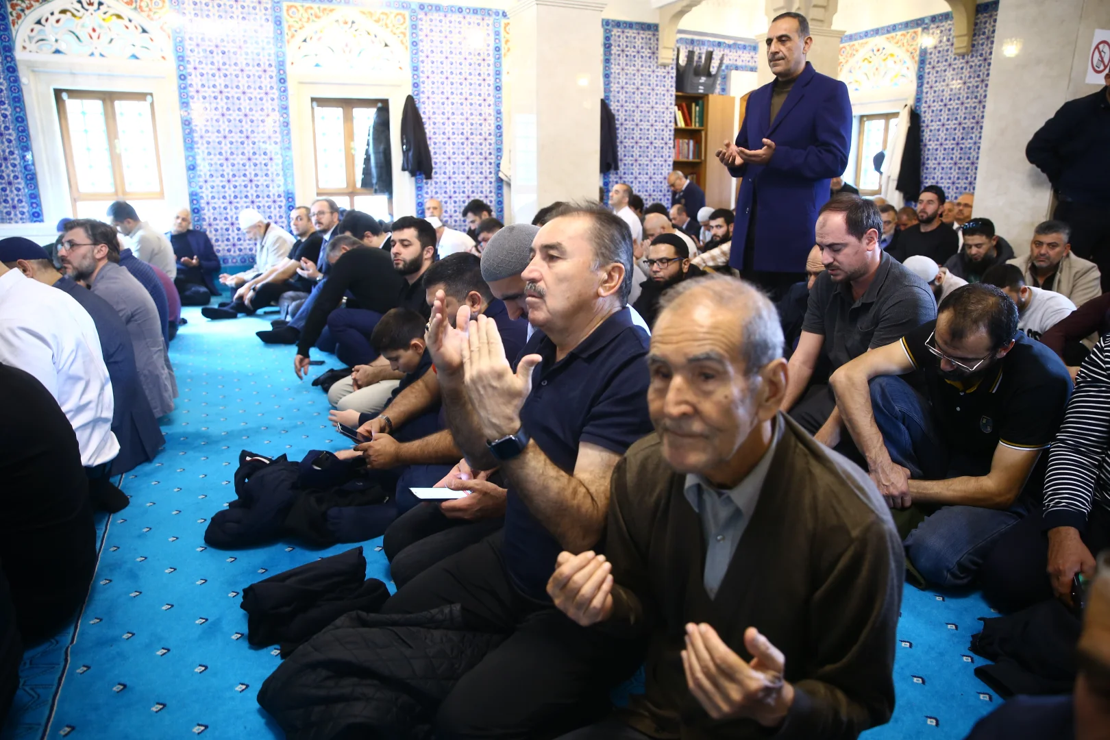 Gürcistan'da düşen uçakta şehit olan askerler için Bakü'de gıyabi cenaze namazı kılındı