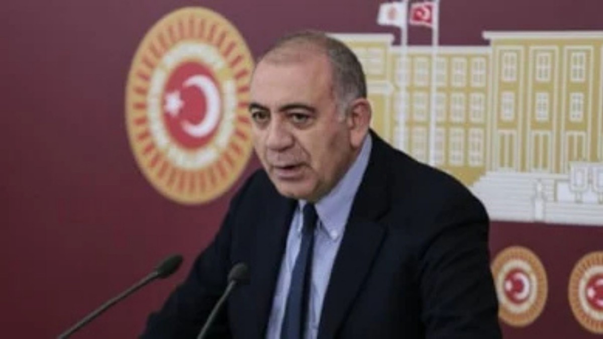 Gürsel Tekin, CHP İstanbul İl Başkanlığı’nın banka hesaplarına erişim talebinde bulundu