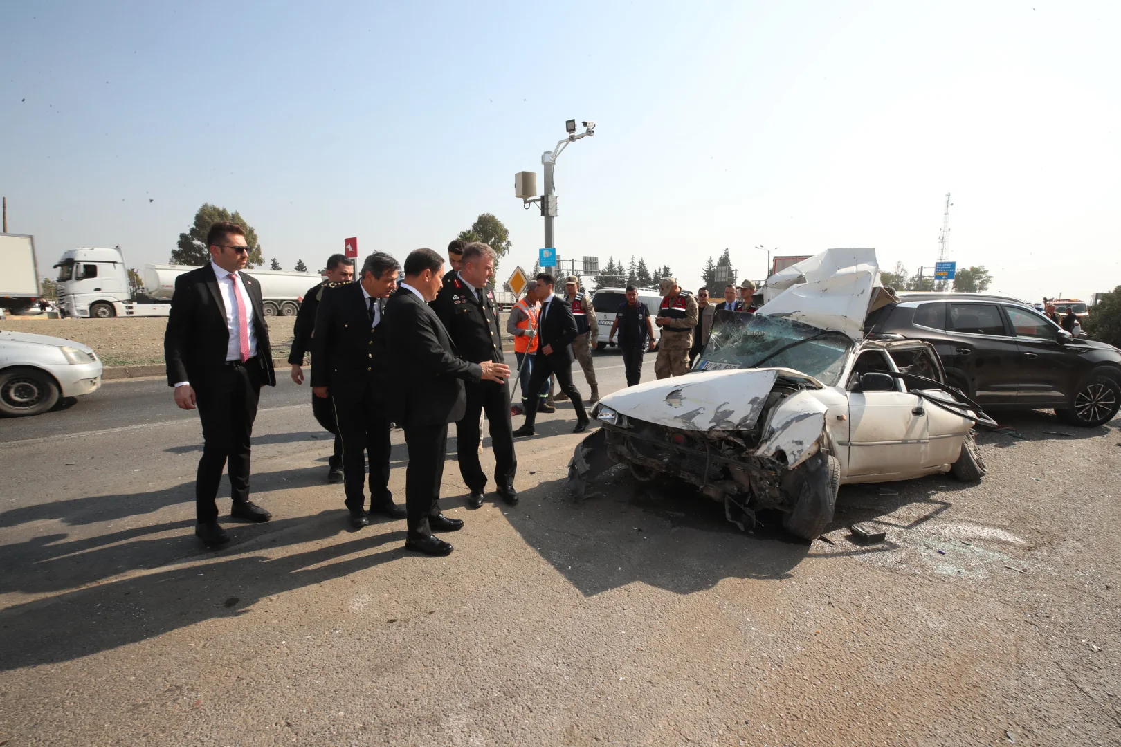 Hatay'da kamyon kırmızı ışıkta bekleyen 6 araca çarptı, 4 kişi yaralandı