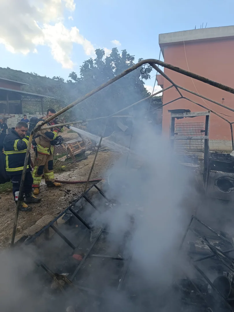 Hatay'da konteynerde çıkan yangında bir bebek öldü, annesi yaralandı
