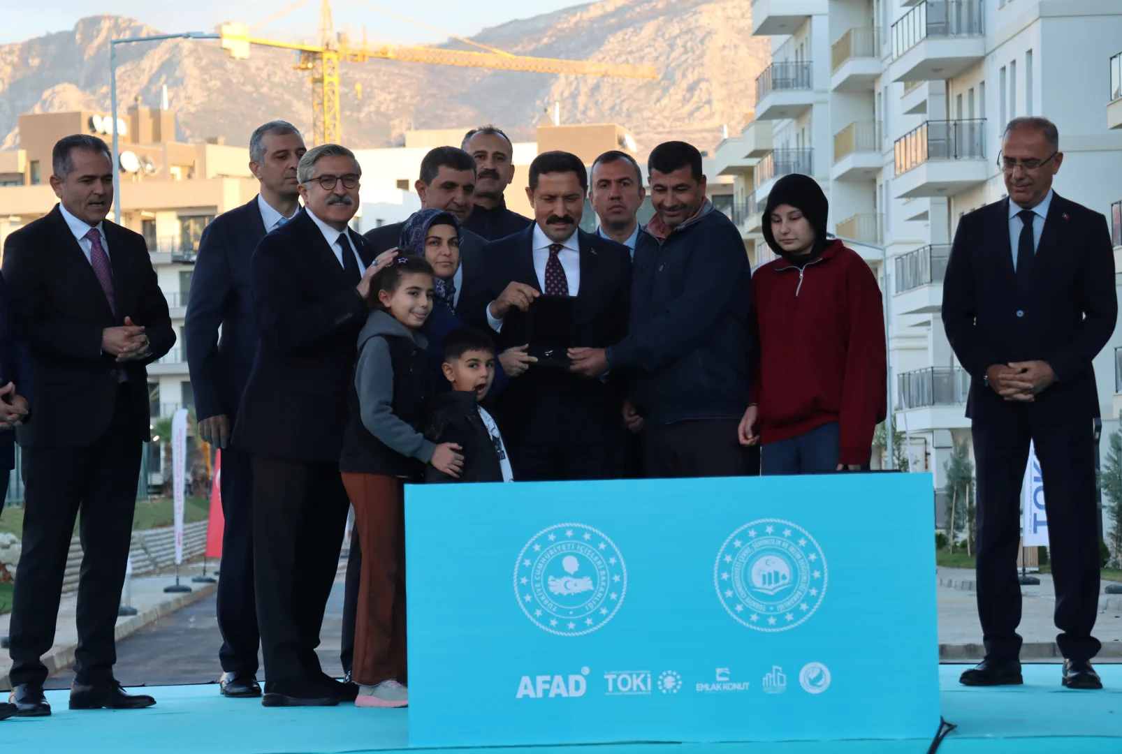 Hatay Valisi Masatlı, kentteki konut ve iş yeri çalışmalarını değerlendirdi