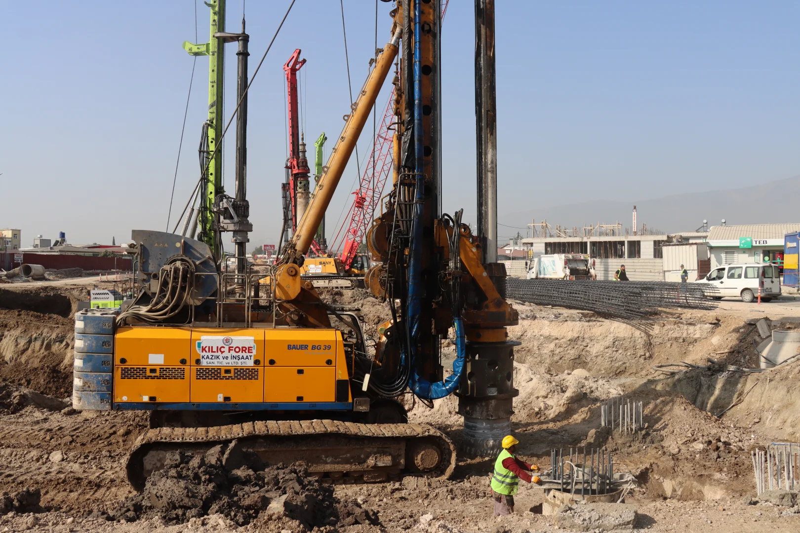 Hatay Valisi Masatlı, yapımı süren kavşak çalışmalarını inceledi