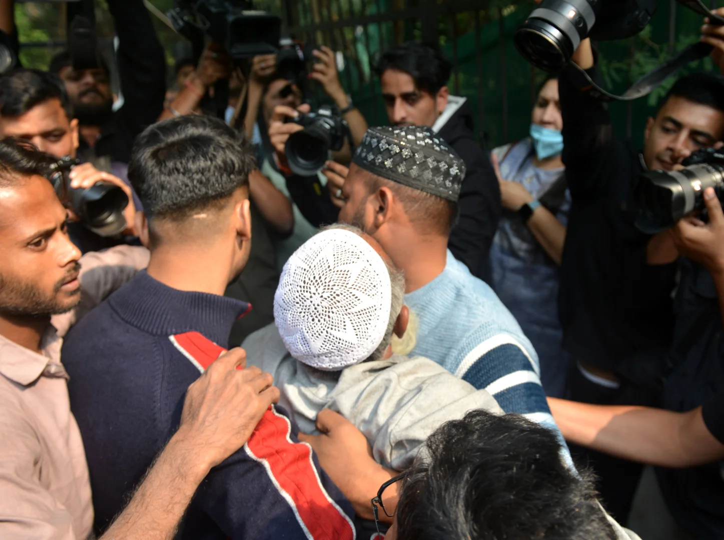 Hindistan'ın başkenti Yeni Delhi'de bir araçta meydana gelen patlamada 12 kişi hayatını kaybetti