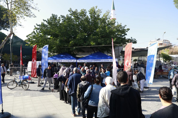 İncirliova ilçesinde fide dağıtımı gerçekleştirildi