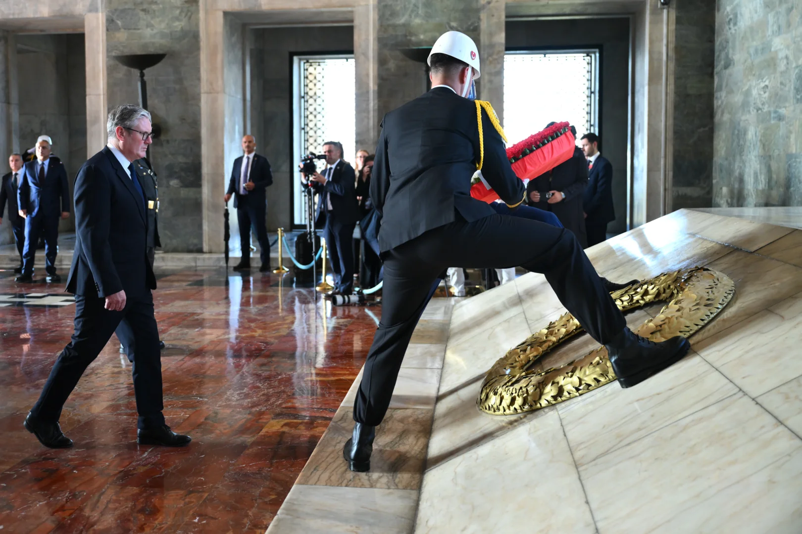 İngiltere Başbakanı Starmer, Anıtkabir'i ziyaret etti