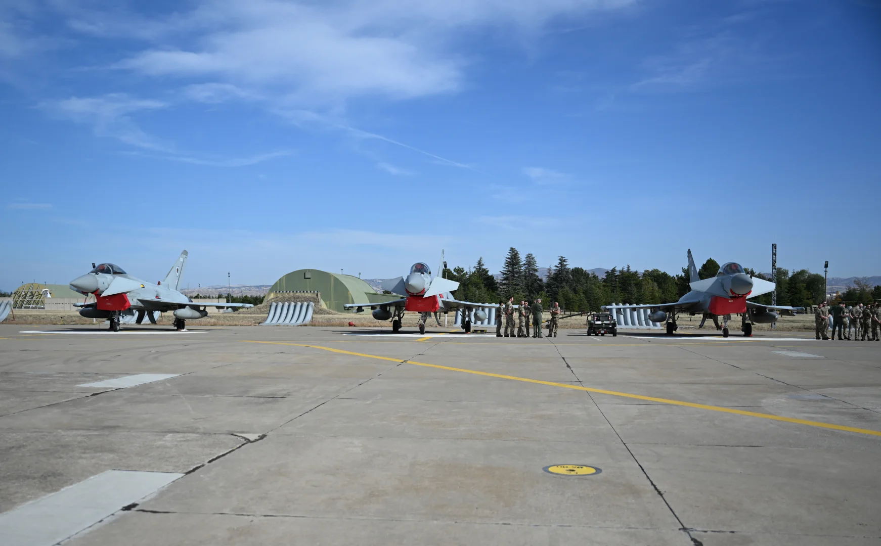 İngiltere Başbakanı Starmer, Türkiye'ye getirilen Eurofighter Typhoon uçaklarını inceledi