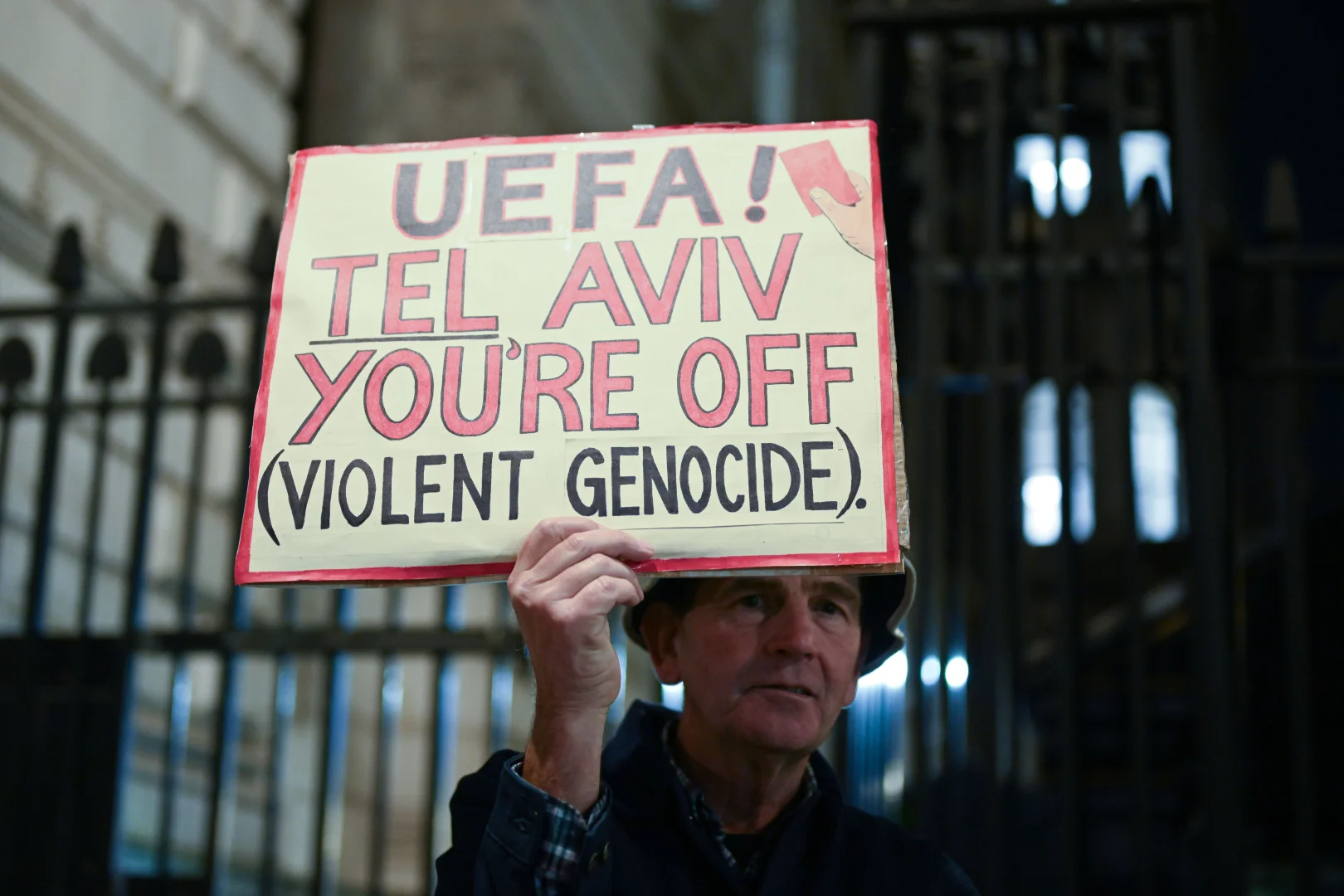 İsrail'in ateşkesi ihlal ederek Gazze'ye saldırısı Londra’da protesto edildi