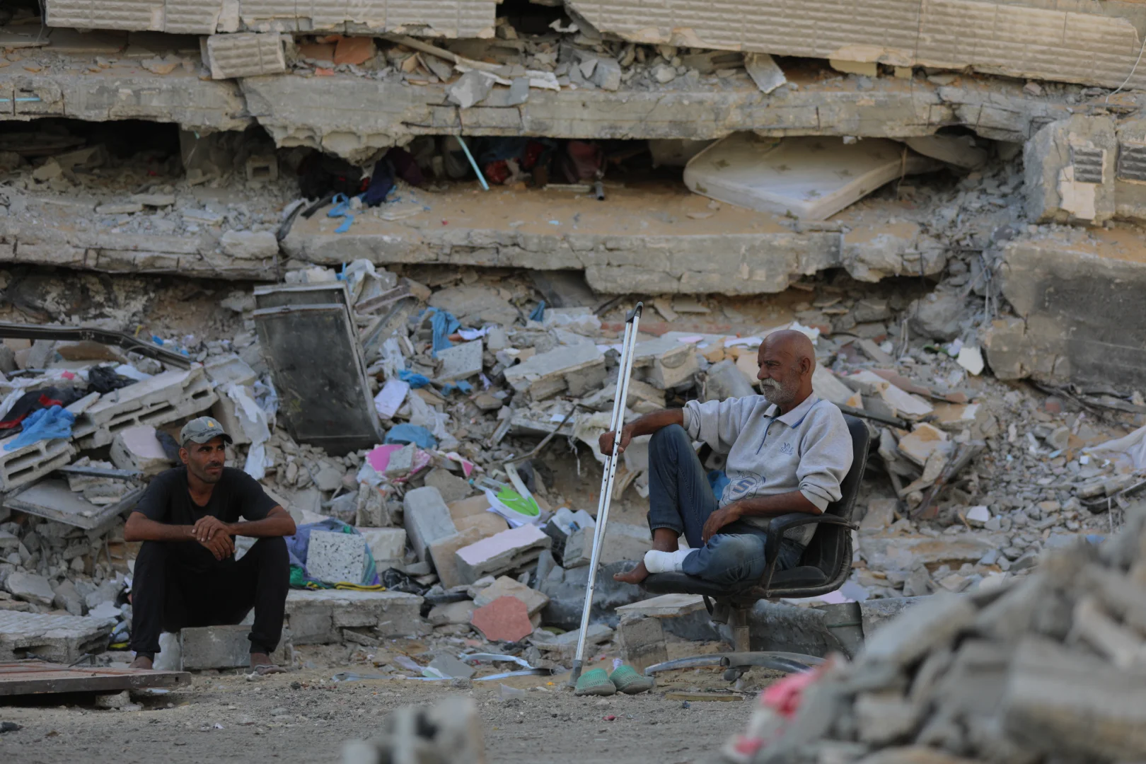 İsrail’in harabeye çevirdiği Gazze kentindeki Abu İskender bölgesinde günlük yaşam