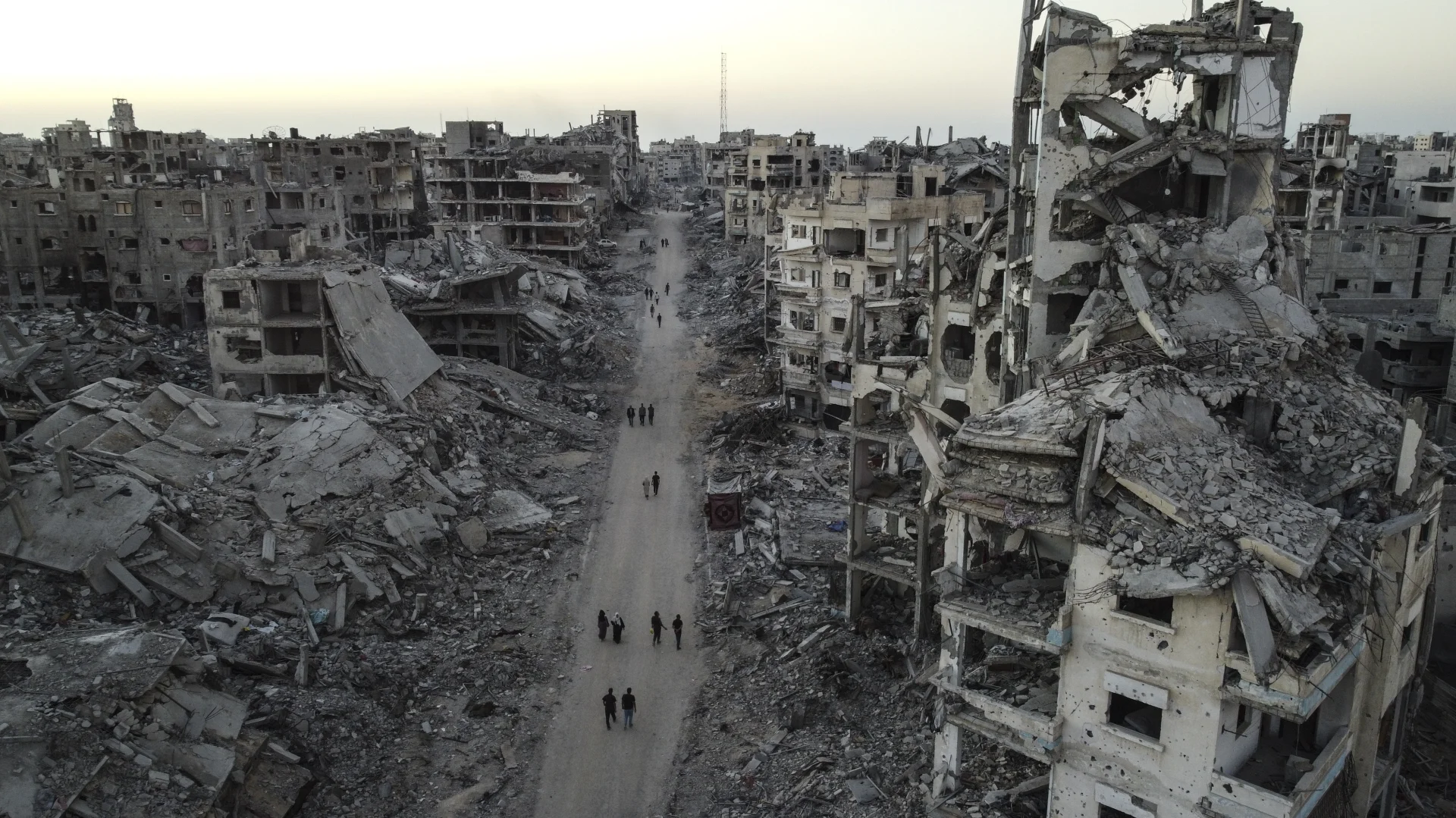 İsrail’in harabeye çevirdiği Gazze kentindeki Şeyh Rıdvan Mahallesi’nde günlük yaşam