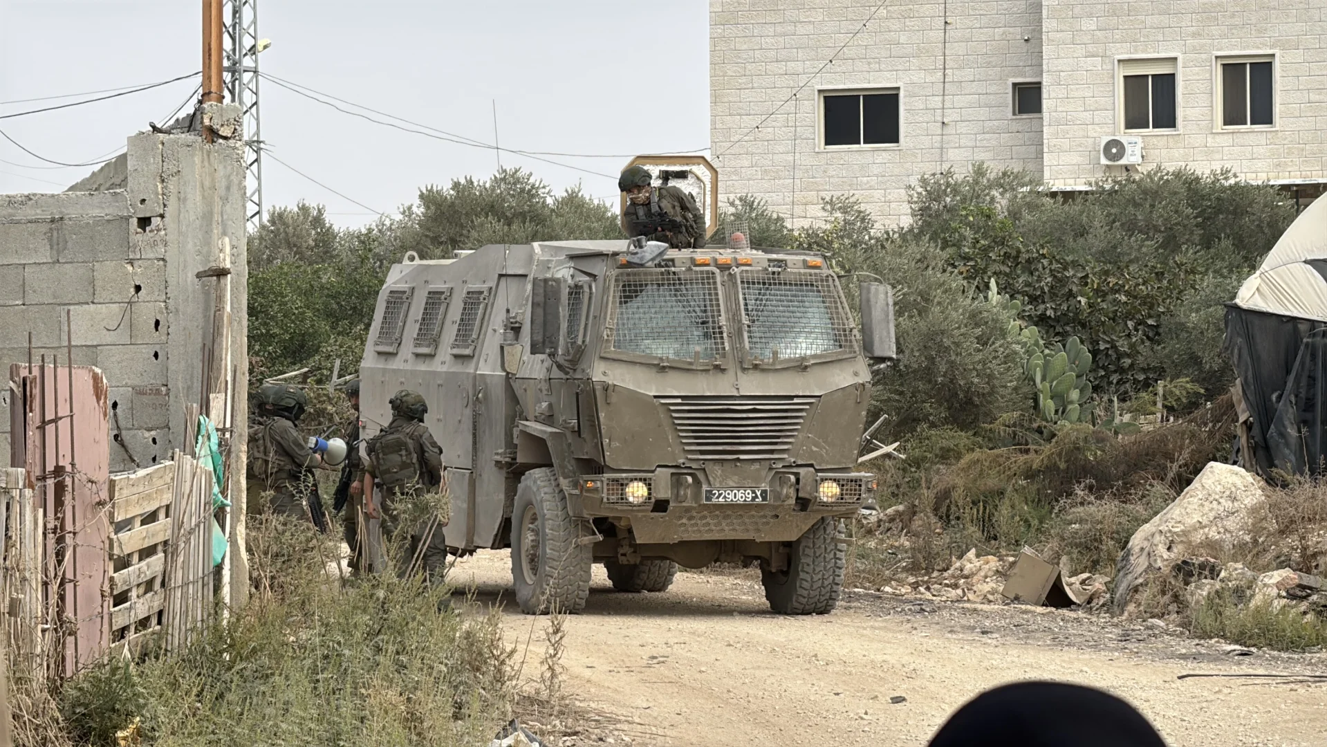 İsrail'in yerinden ettiği Filistinliler, Batı Şeria'da evlerine dönmek için gösteri düzenledi