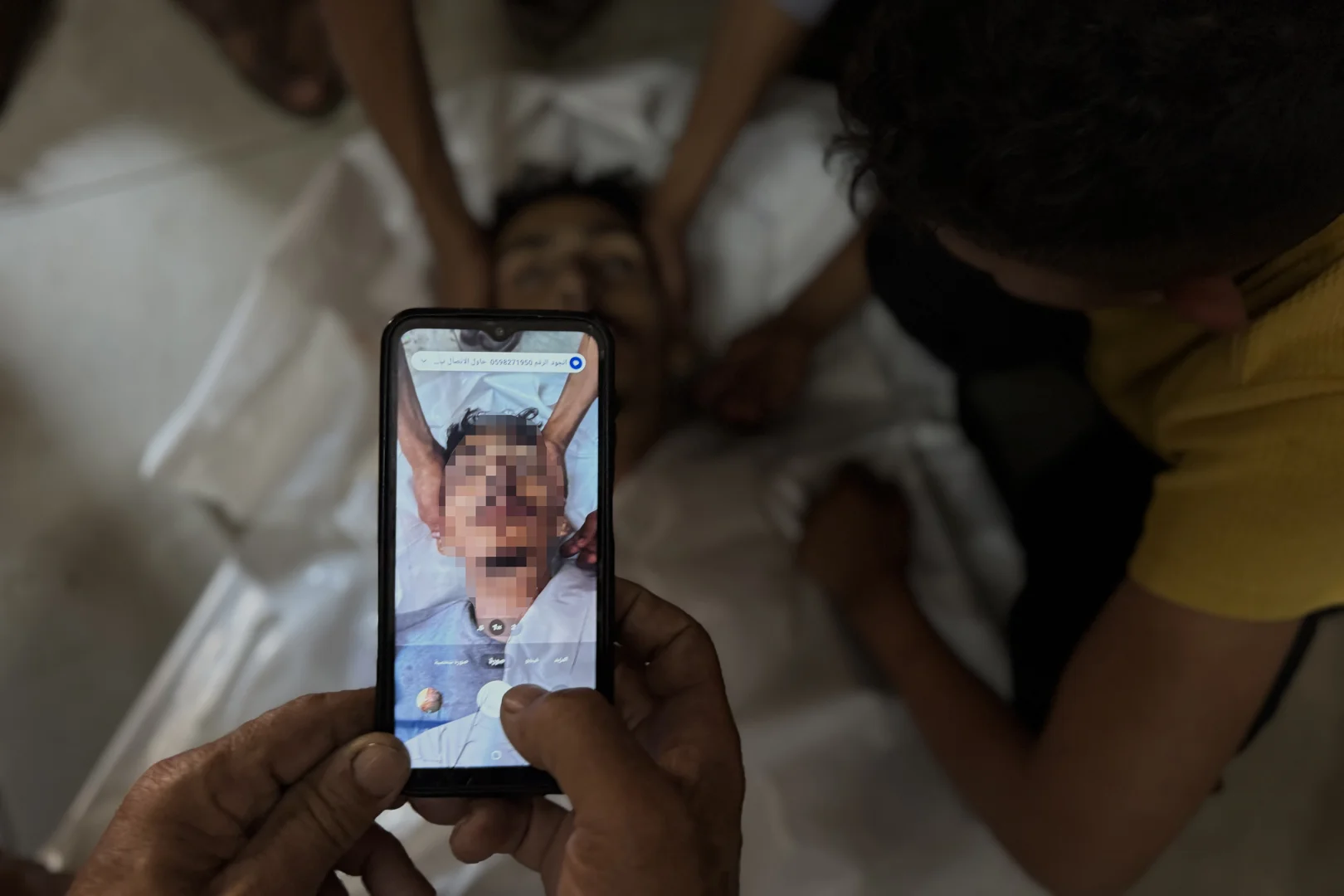 İsrail saldırısında hayatını kaybeden iki Filistinlinin cenazesi Nasır Hastanesi’ne ulaştı