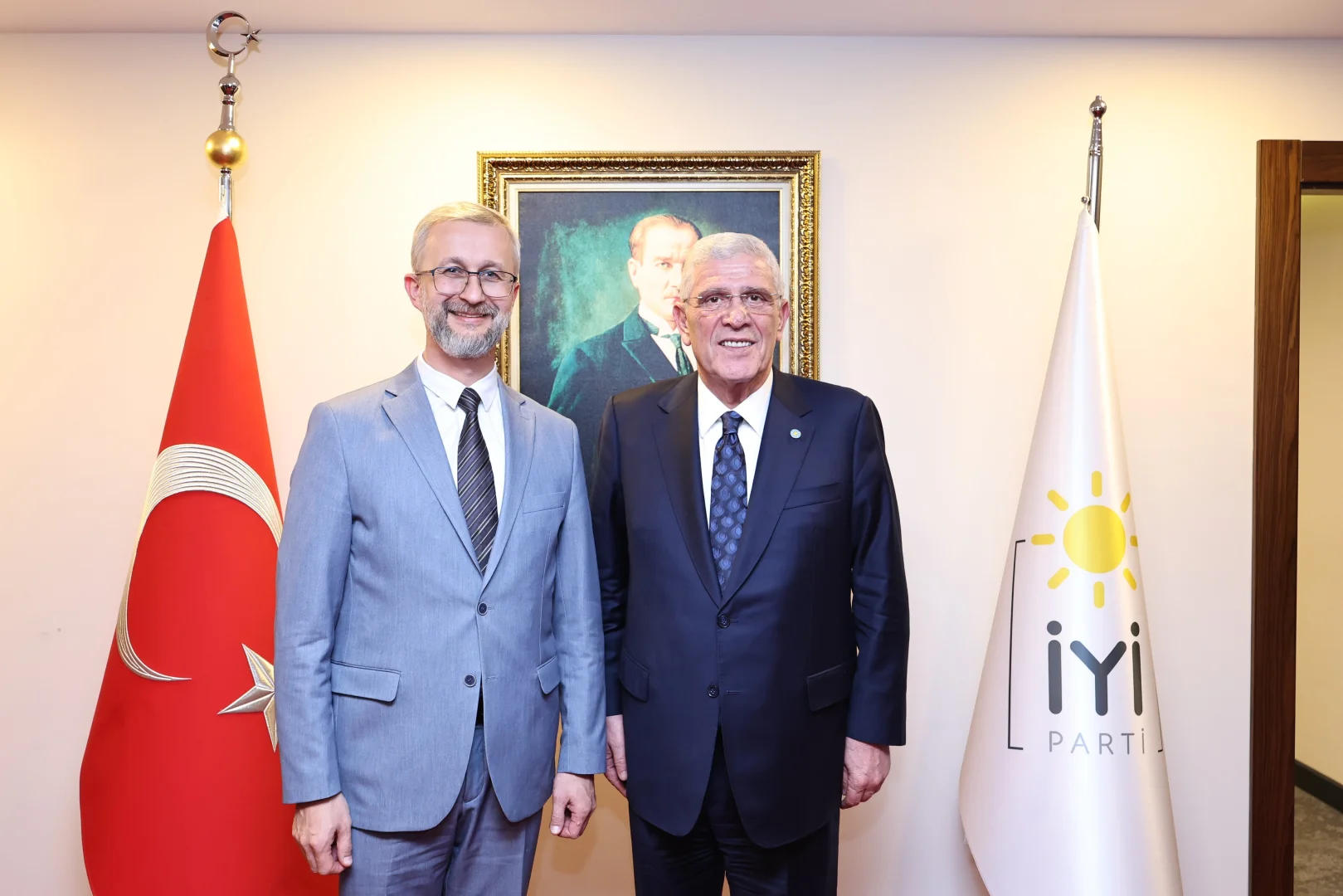 İYİ Parti Genel Başkanı Dervişoğlu, Ukrayna'nın Ankara Büyükelçisi Celal ile görüştü