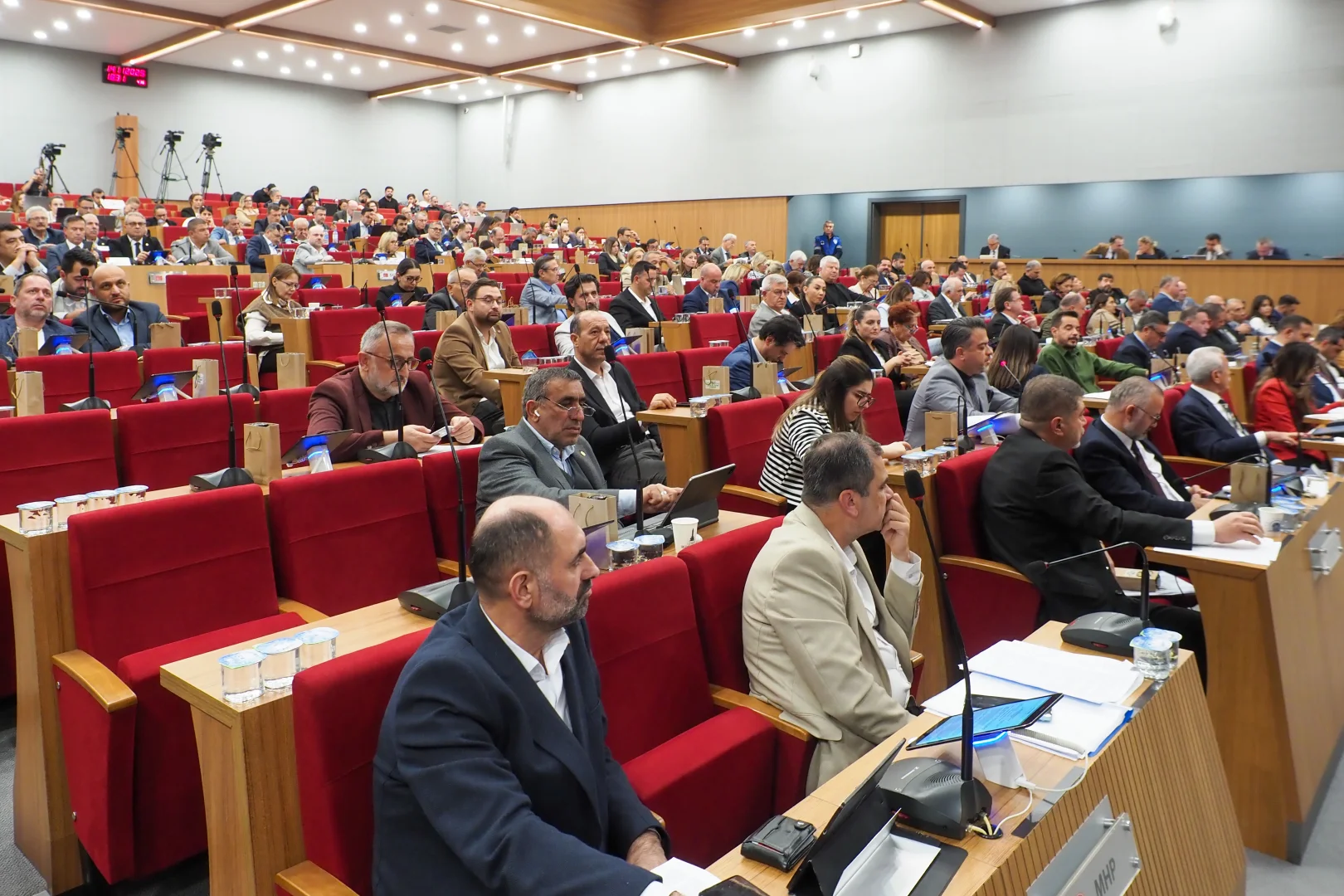 İzmir Büyükşehir Belediyesi'ne 3,84 milyar liralık borçlanma yetkisi